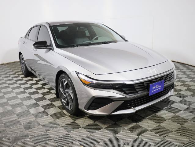 Used 2025 Hyundai Elantra Sport FWD image 4