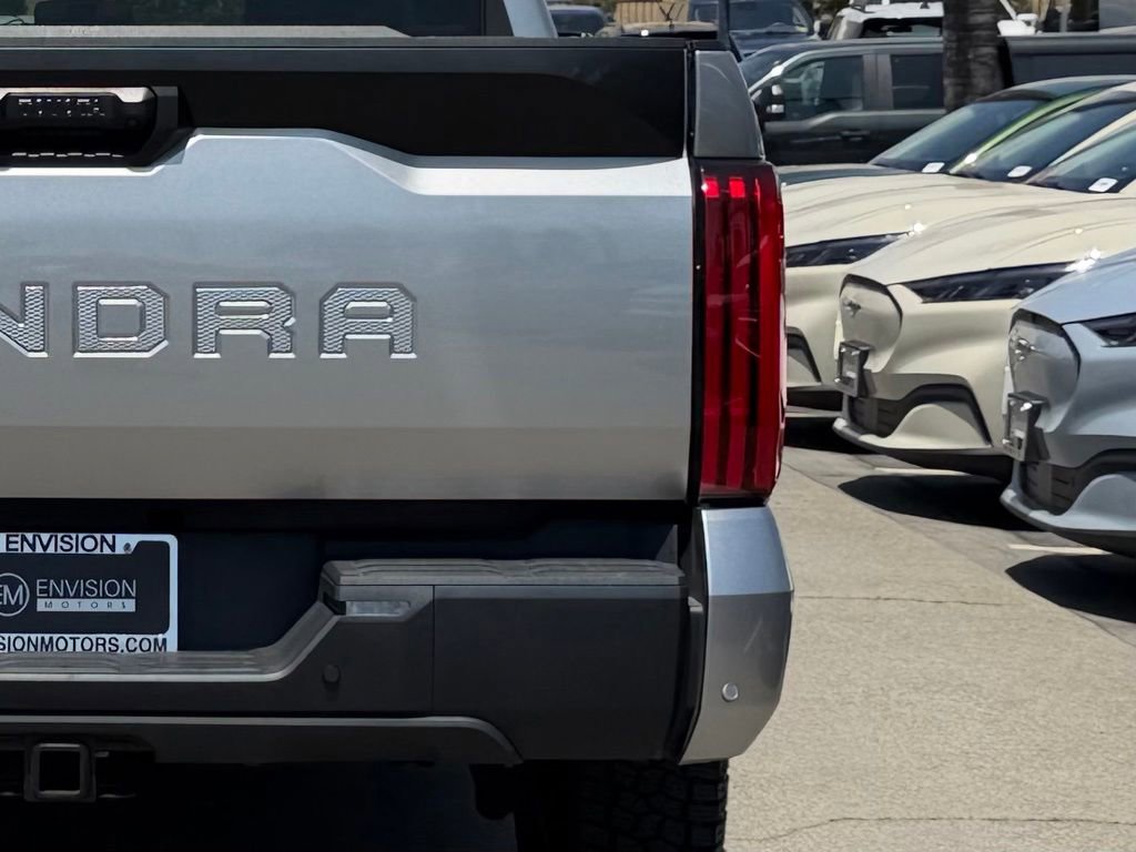 Used 2022 Toyota Tundra SR5 w/ SR5 Convenience Package AWD/4WD image 9