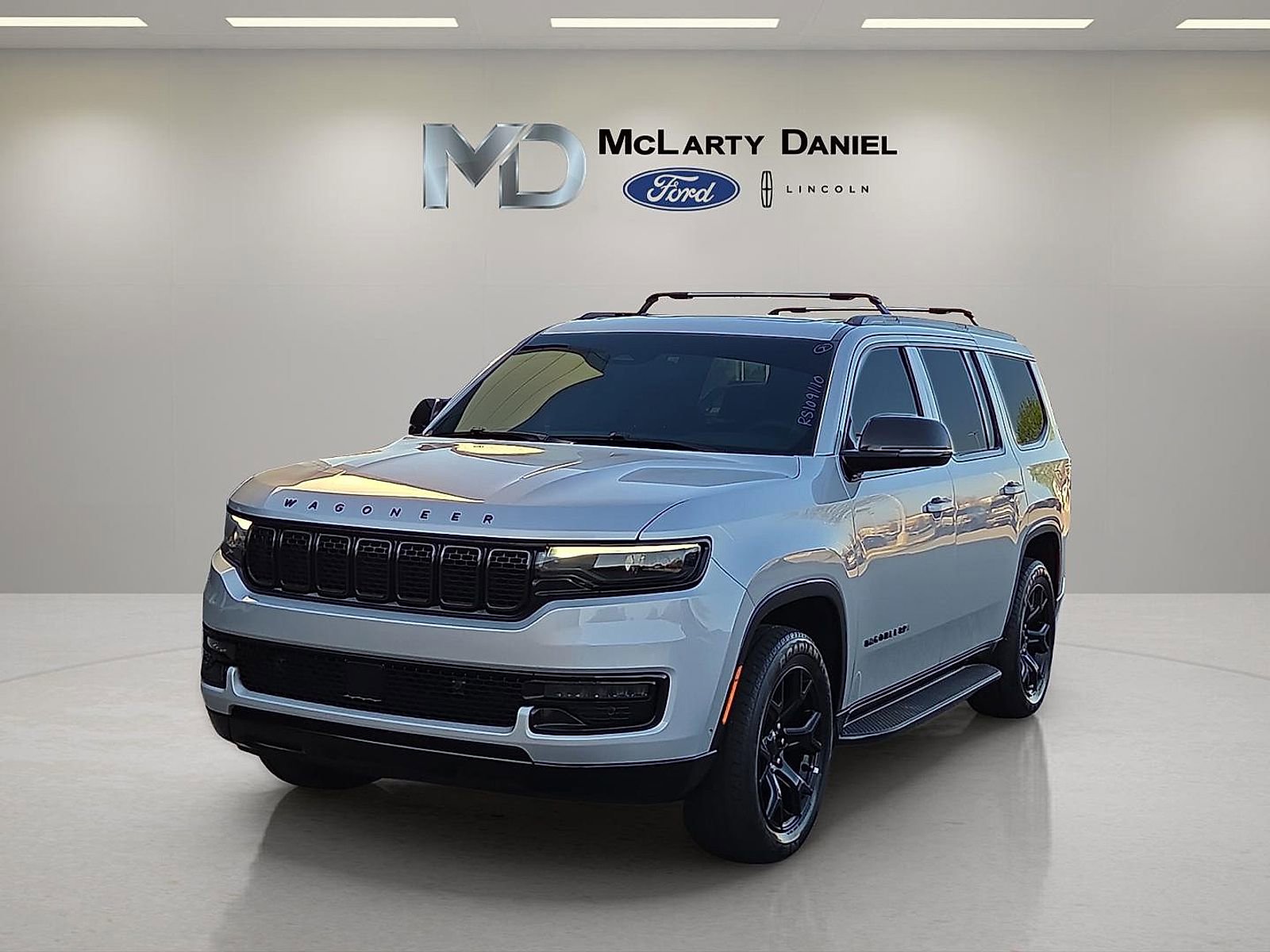 Used 2024 Jeep Wagoneer Series II AWD/4WD image 2