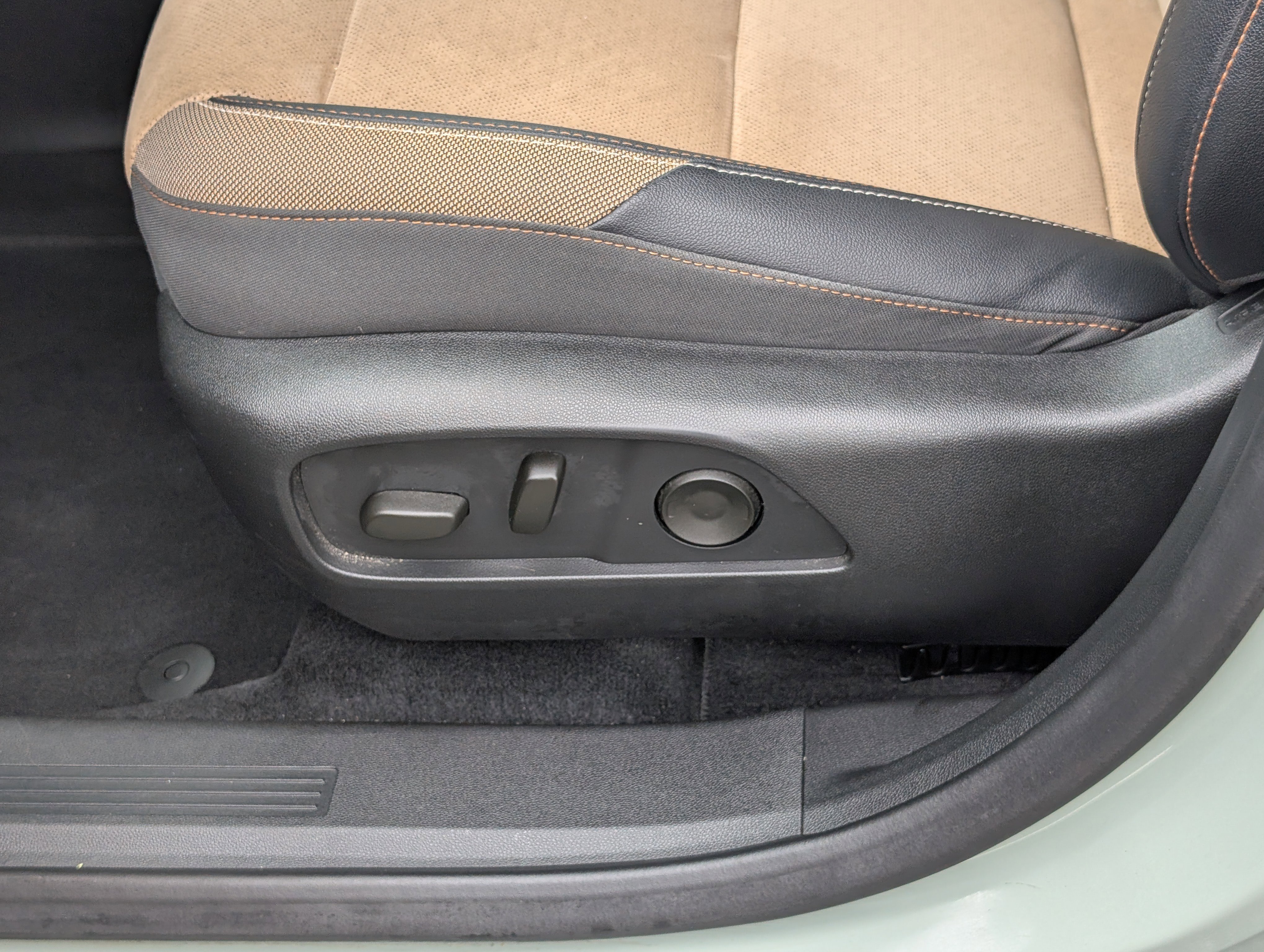 Used 2025 Chevrolet Equinox ACTIV w/ Safety and Technology Package AWD/4WD image 20