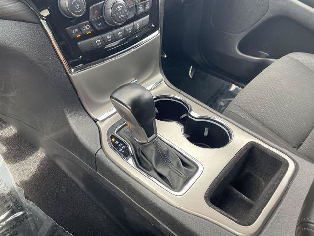 Used 2021 Jeep Grand Cherokee Laredo AWD/4WD image 30