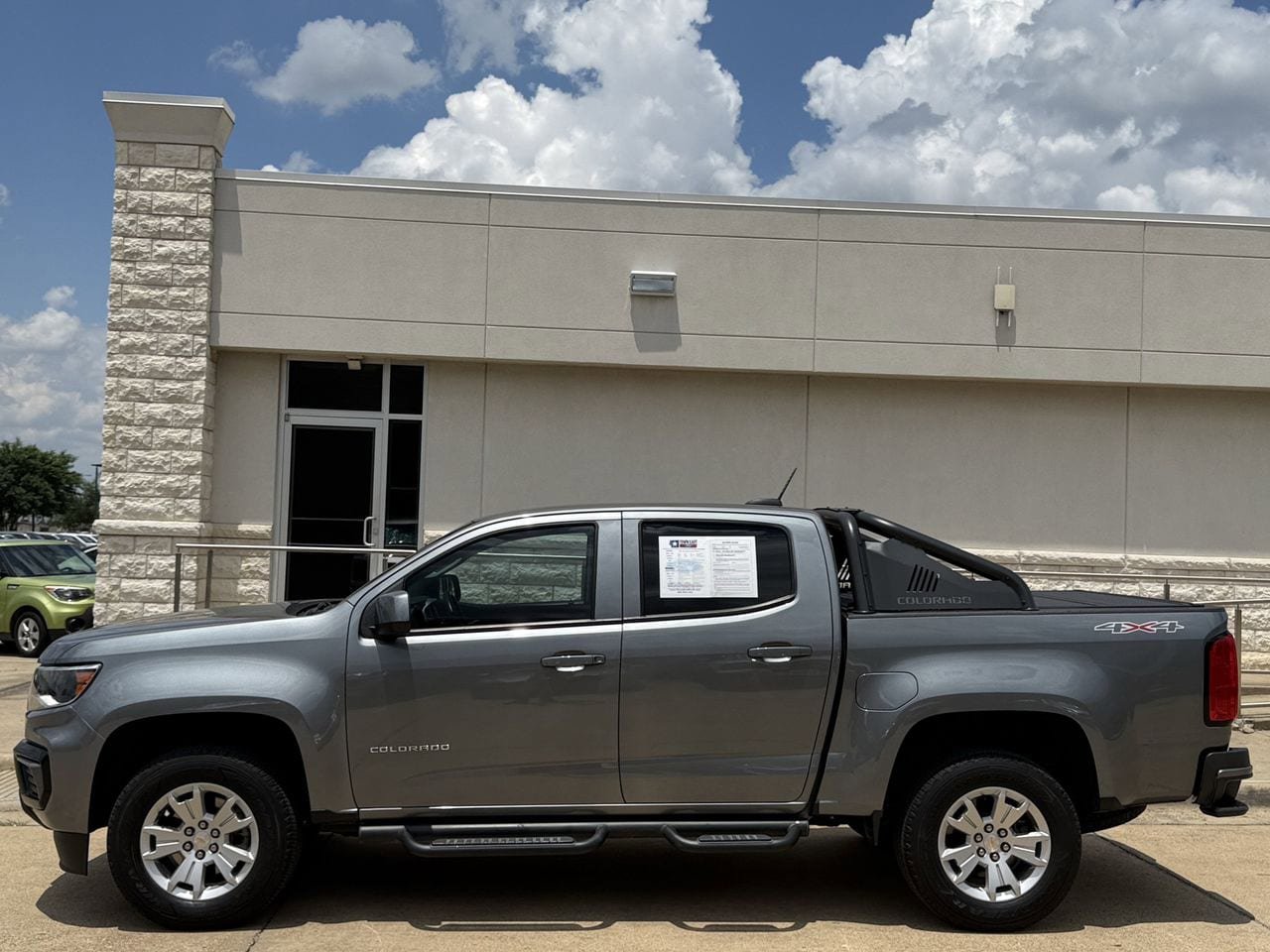 Used 2022 Chevrolet Colorado LT AWD/4WD image 3