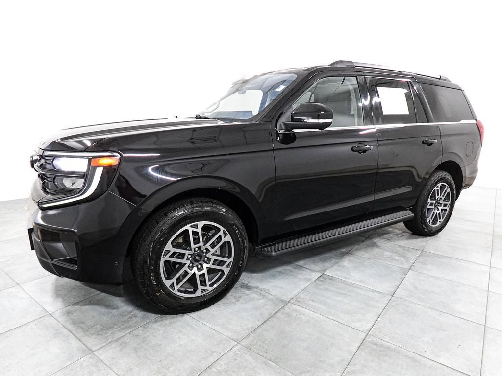 Certified 2025 Ford Expedition Active AWD/4WD image 4