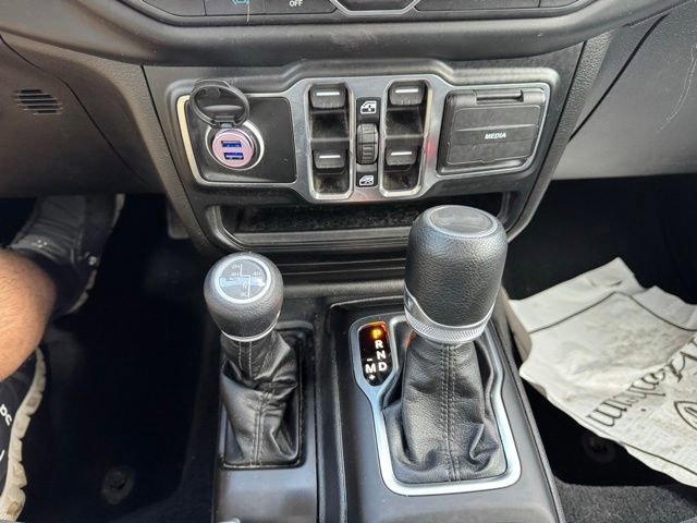 Used 2023 Jeep Wrangler Unlimited w/ Cold Weather Group AWD/4WD image 30