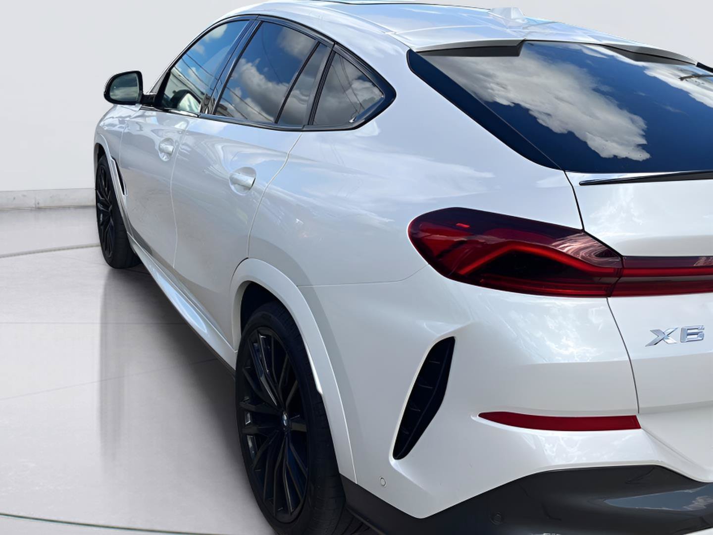 Used 2026 BMW X6 xDrive40i w/ Premium Package AWD/4WD image 7