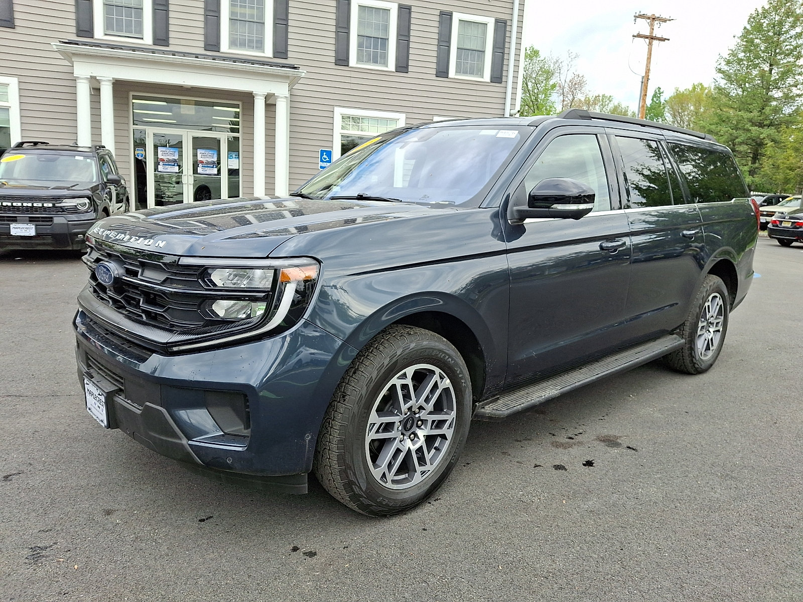 Certified 2025 Ford Expedition Max Active AWD/4WD image 1