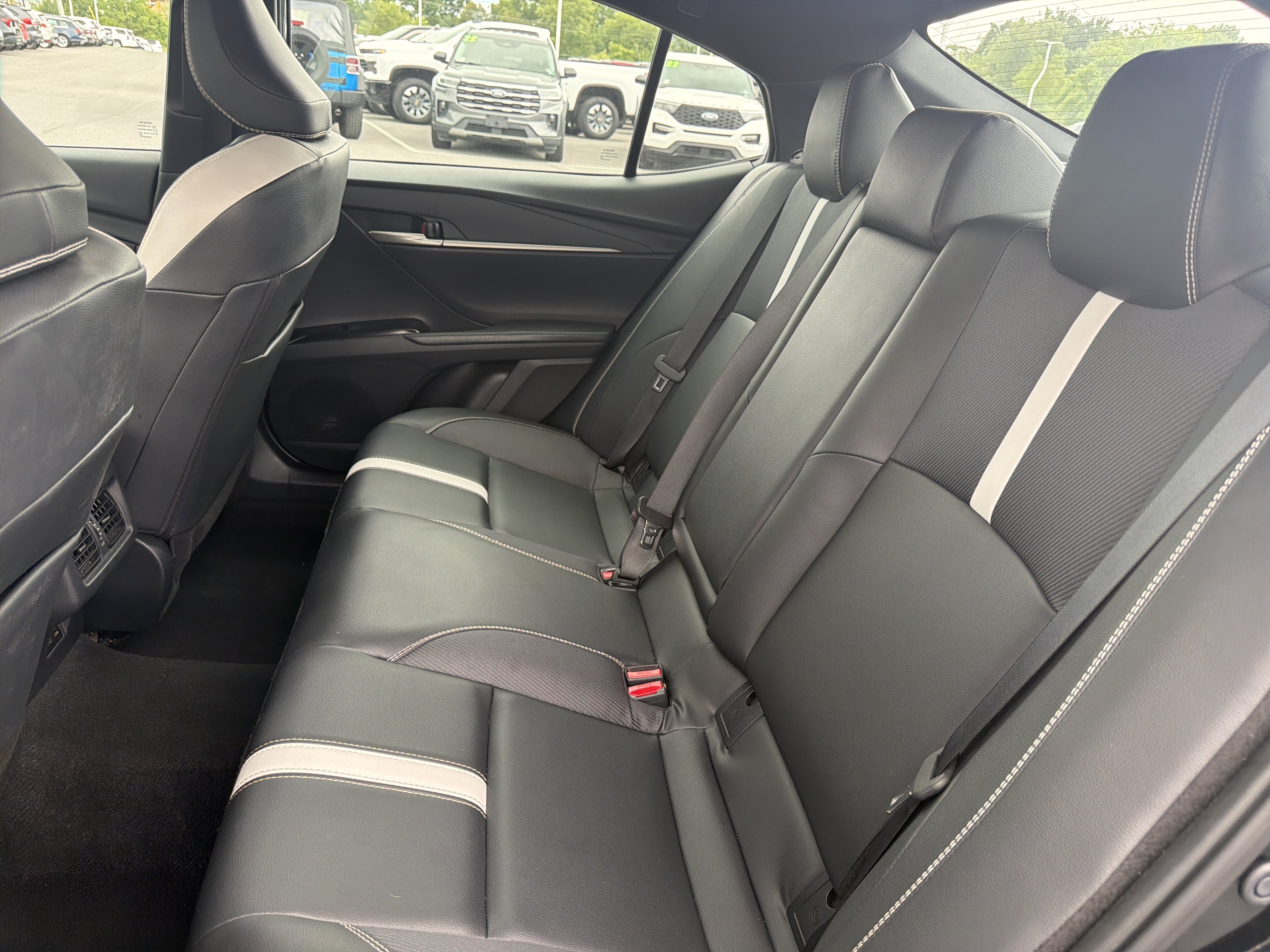 Used 2025 Toyota Camry SE FWD image 13