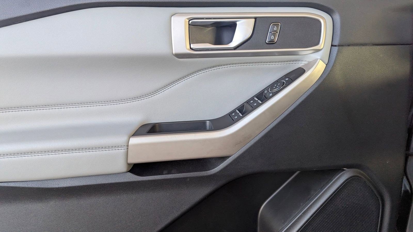 Certified 2023 Ford Explorer XLT w/ Equipment Group 202A image 11