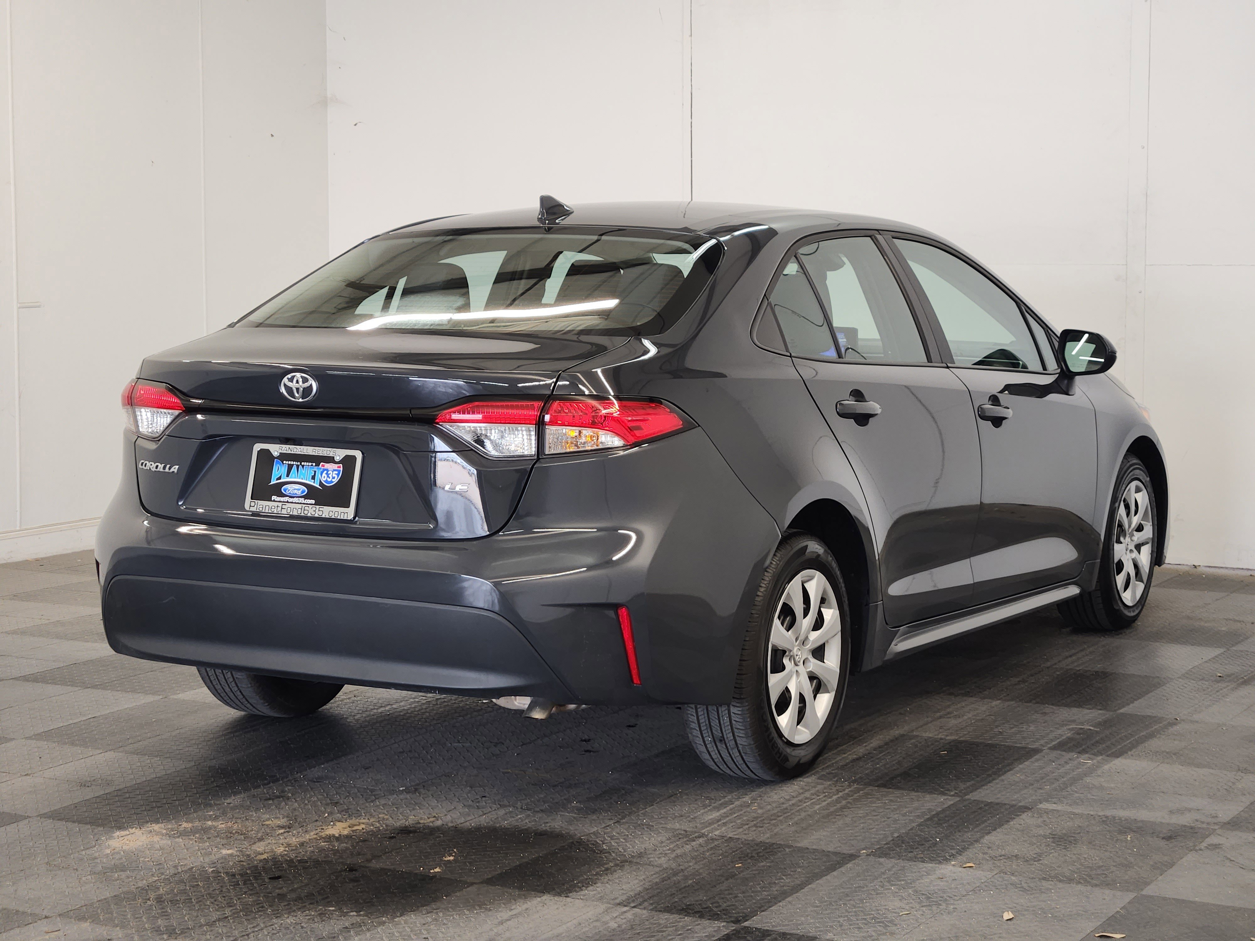 Used 2025 Toyota Corolla LE video 4