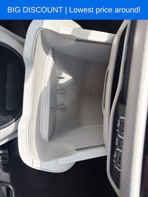 Used 2023 Chrysler Pacifica Touring-L FWD image 42
