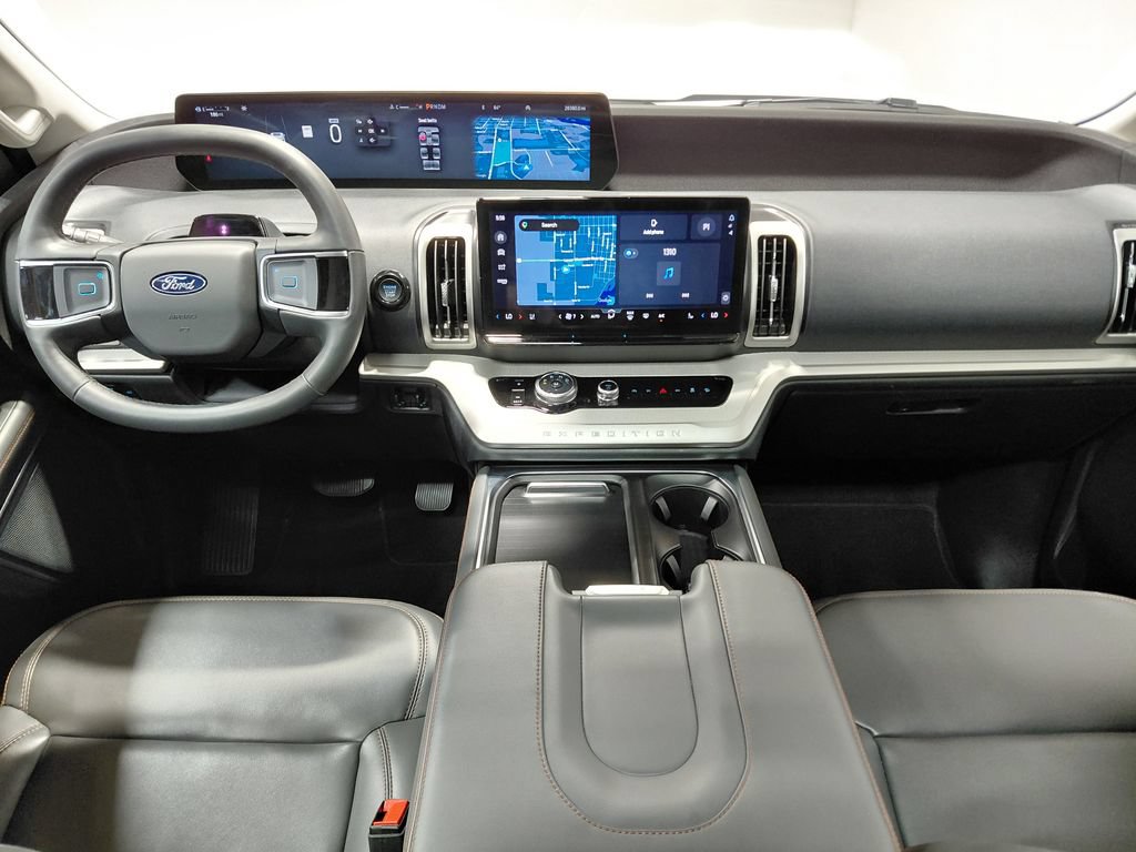Certified 2025 Ford Expedition Active AWD/4WD image 3