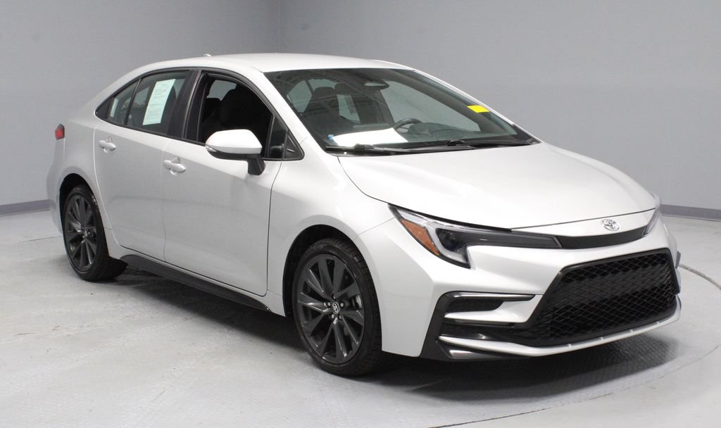 Used 2025 Toyota Corolla SE FWD image 1