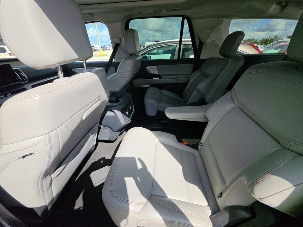 Certified 2025 Ford Expedition Max Active RWD image 6