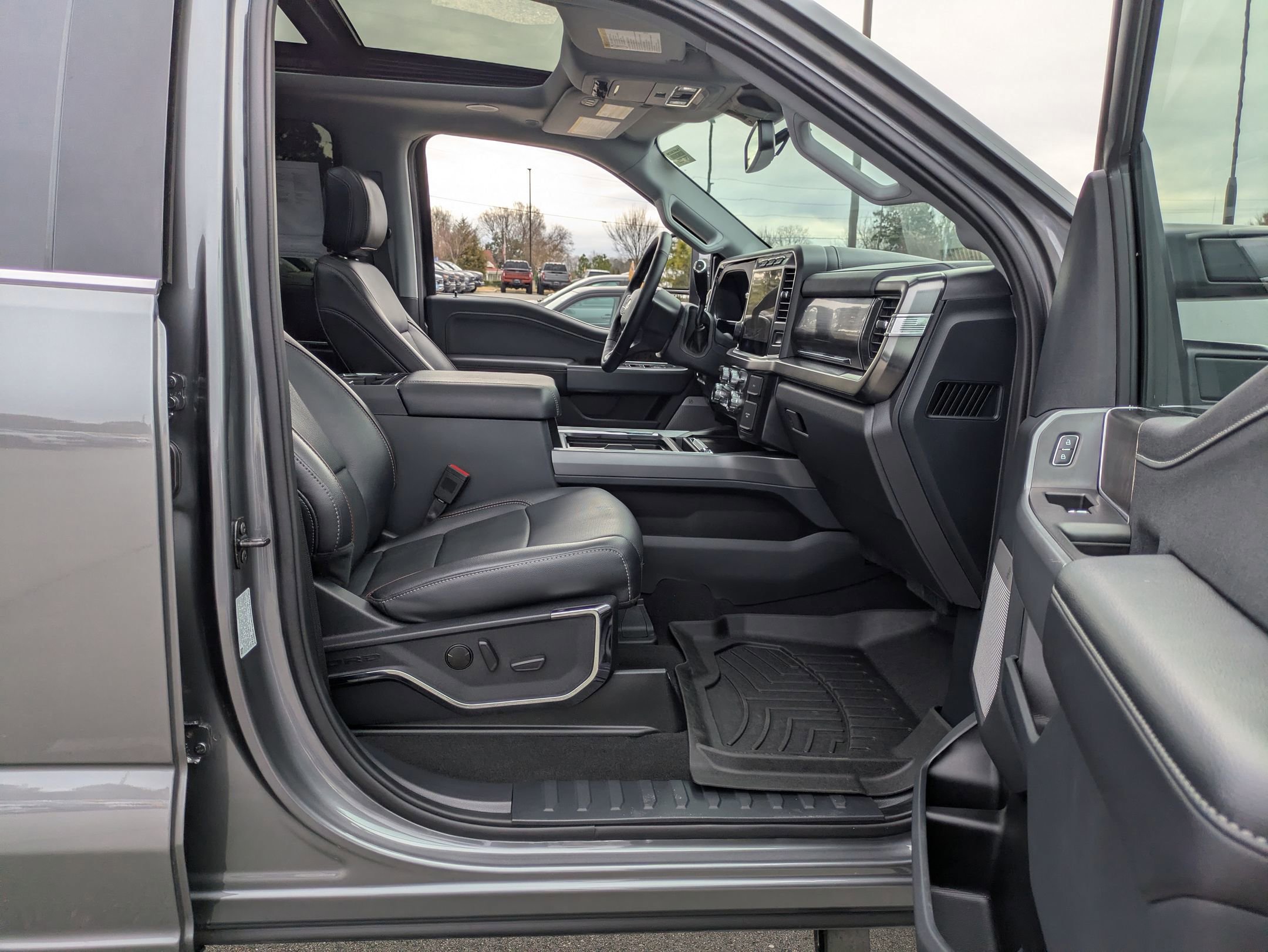 Certified 2024 Ford F250 Lariat w/ Lariat Ultimate Package image 44