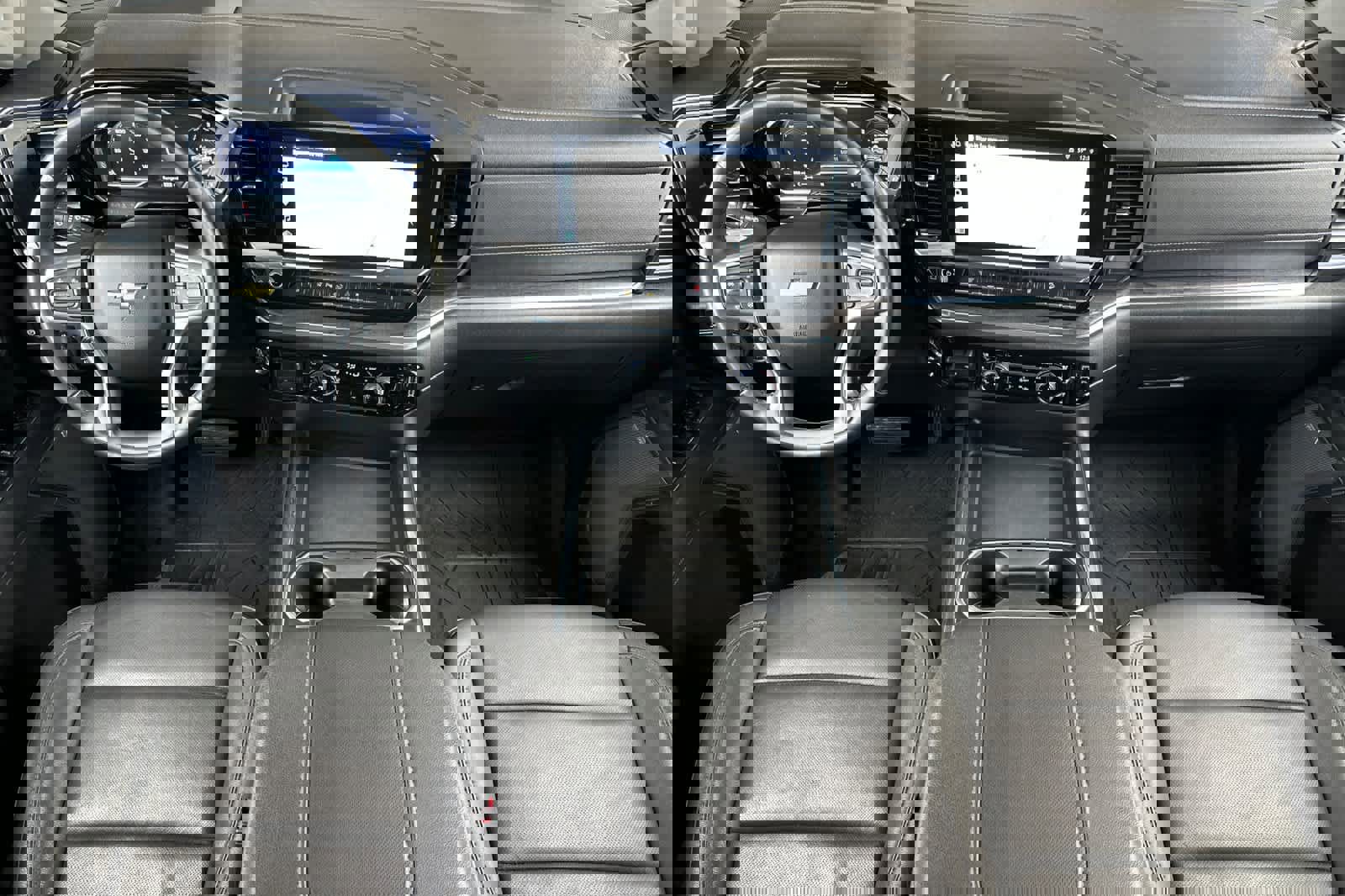 Used 2025 Chevrolet Silverado 3500 LTZ w/ LTZ Premium Package image 9