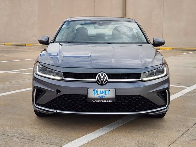 Used 2025 Volkswagen Jetta SE FWD image 2