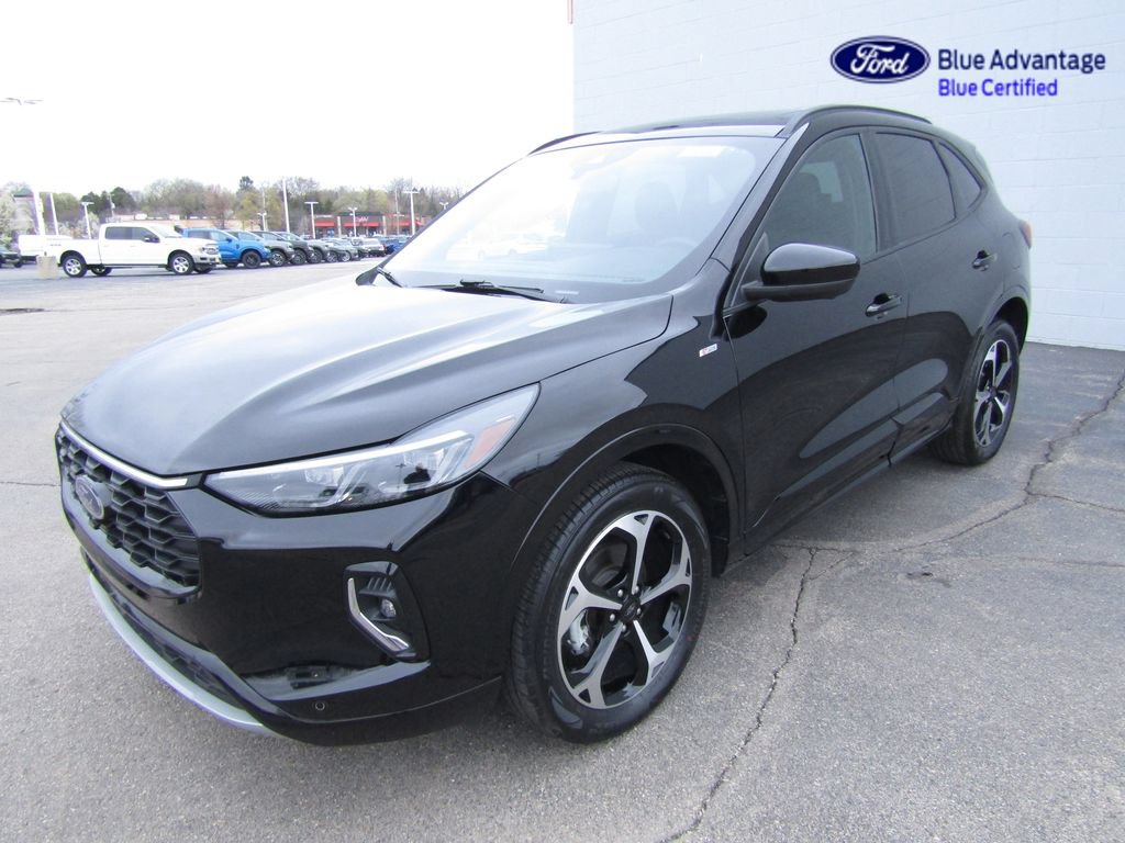 Certified 2023 Ford Escape ST-Line Elite AWD/4WD image 3