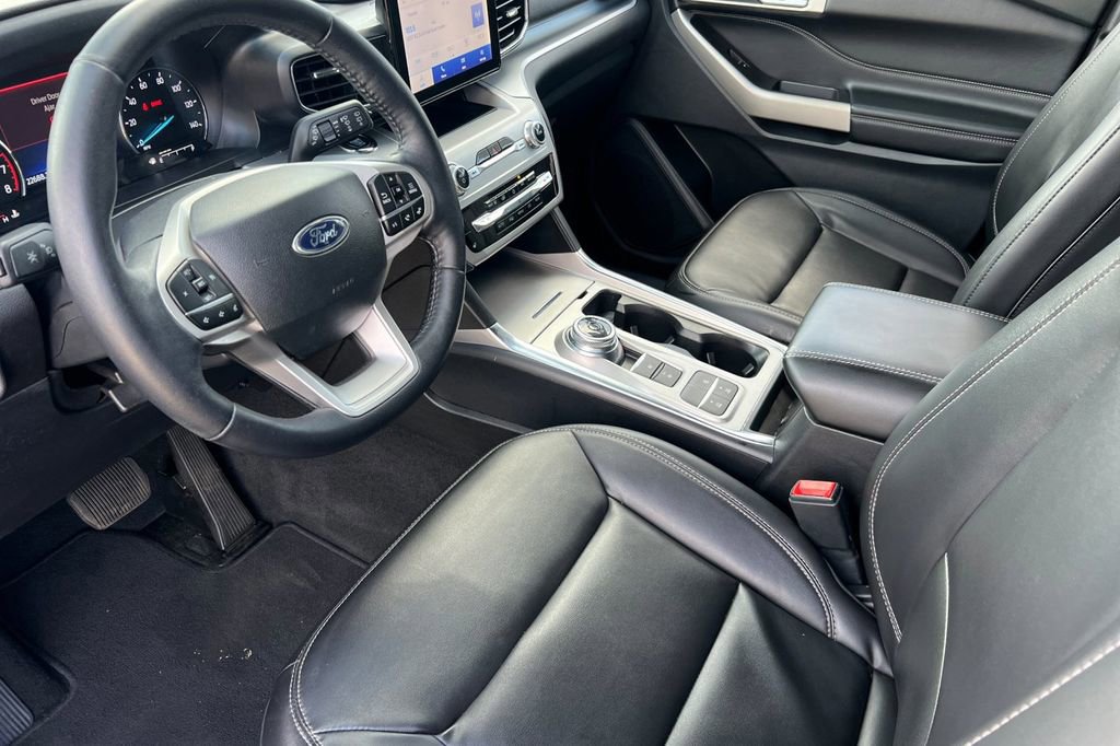 Certified 2022 Ford Explorer XLT w/ Equipment Group 202A image 12