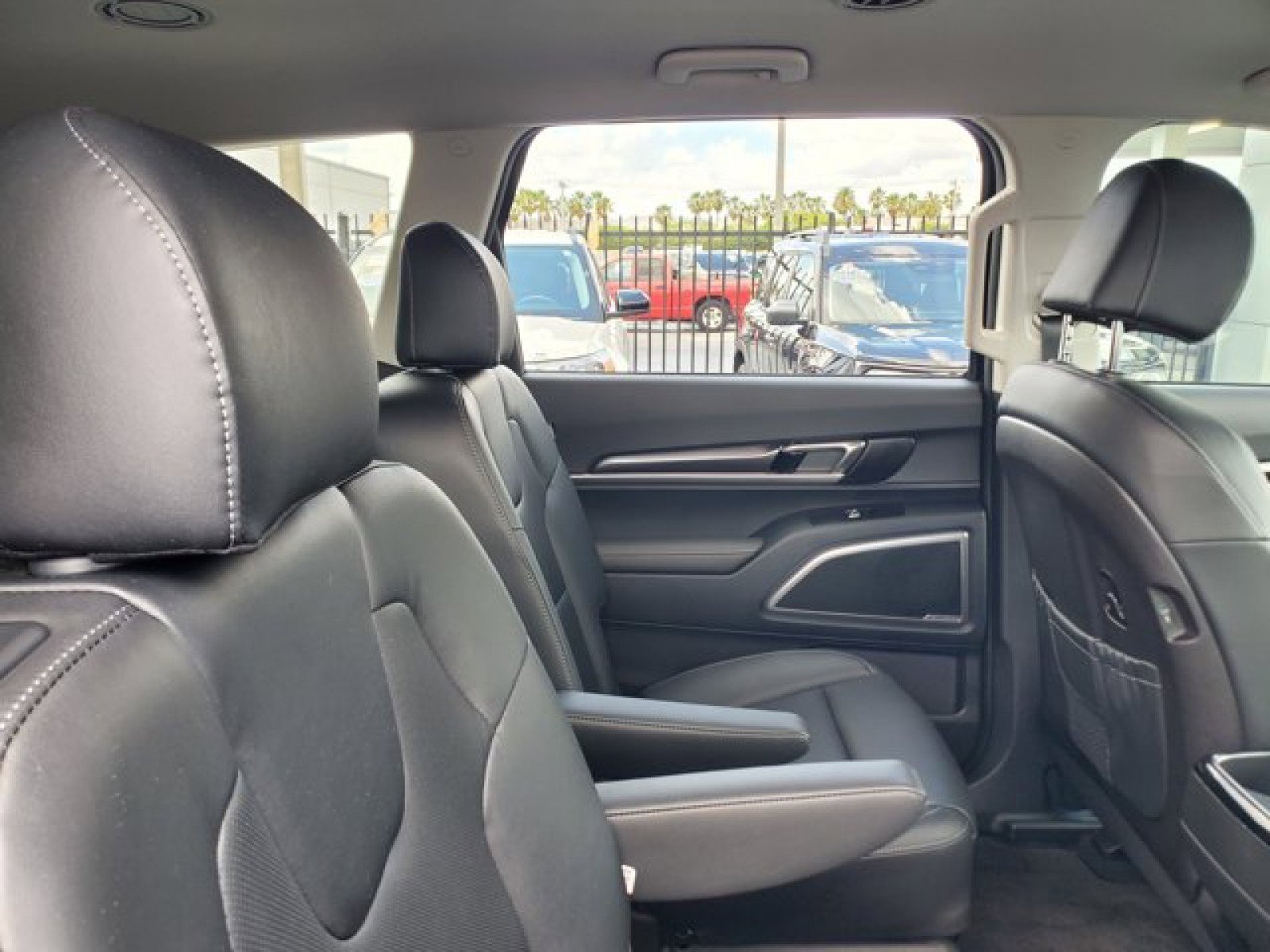 Used 2023 Kia Telluride S AWD/4WD image 33