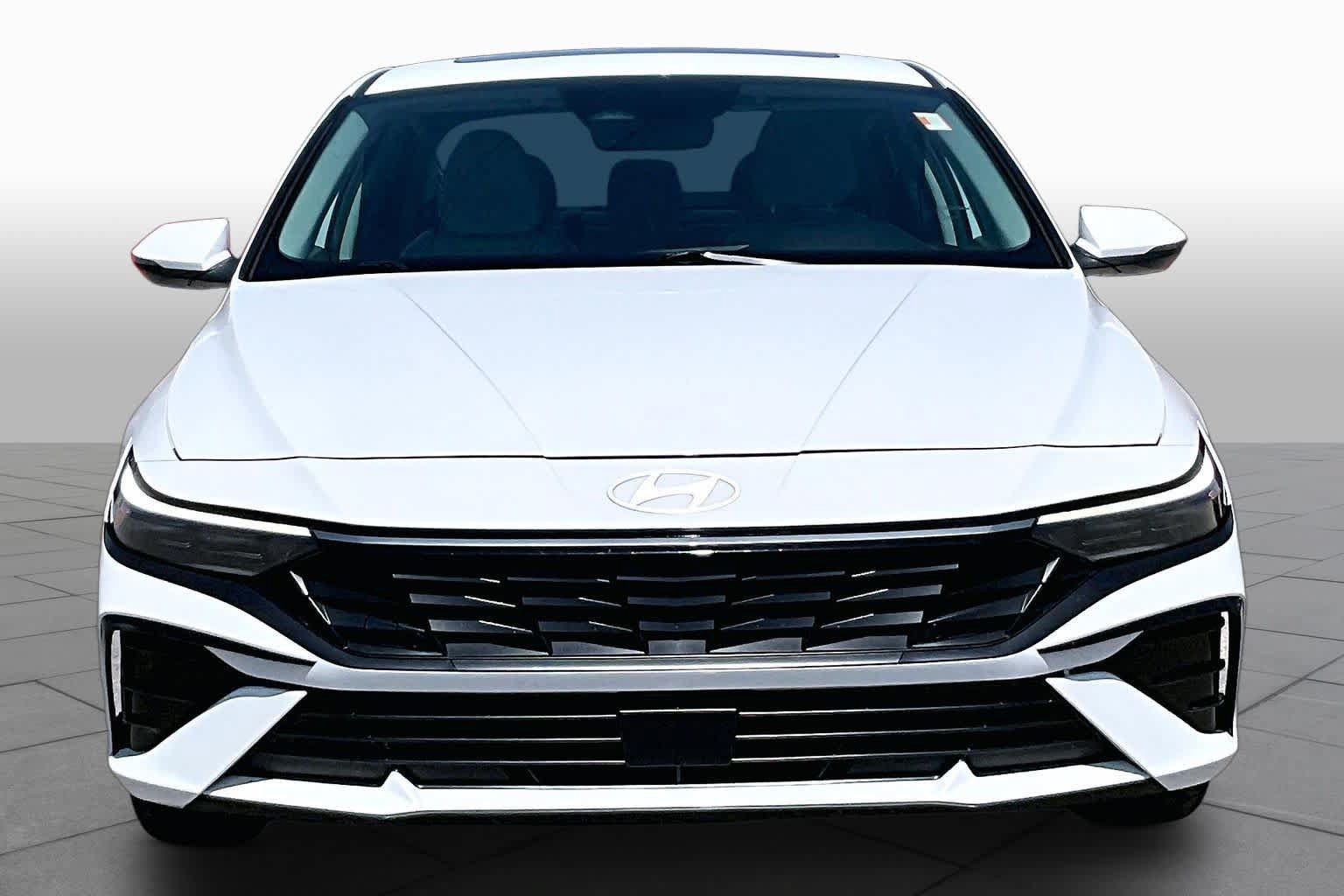 Used 2025 Hyundai Elantra Limited FWD image 4