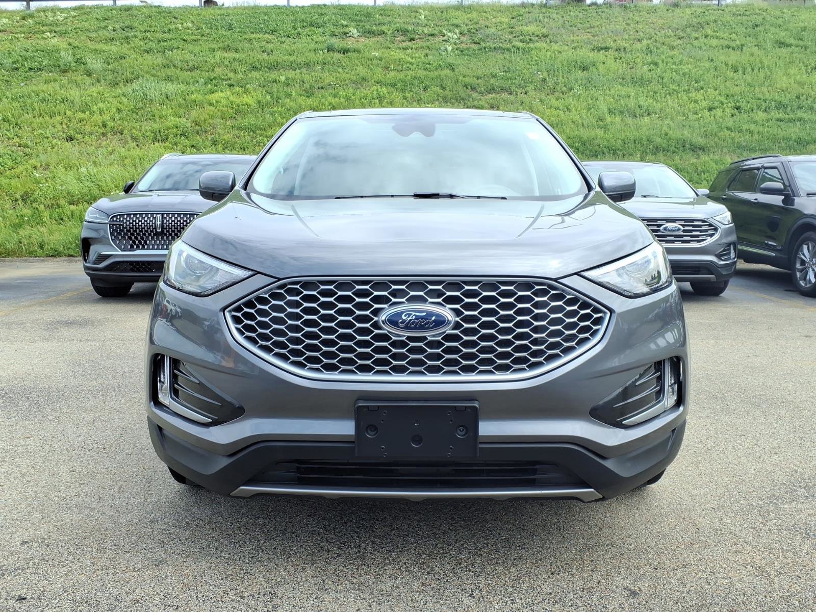 Certified 2023 Ford Edge SEL w/ Convenience Package AWD/4WD image 2