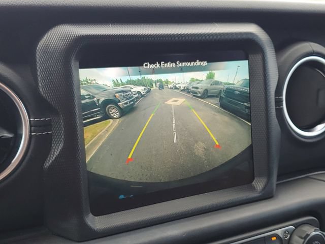 Used 2022 Jeep Wrangler Unlimited Sahara w/ Cold Weather Group AWD/4WD image 16