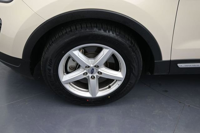 Certified 2018 Ford Explorer XLT w/ Equipment Group 202A FWD image 9