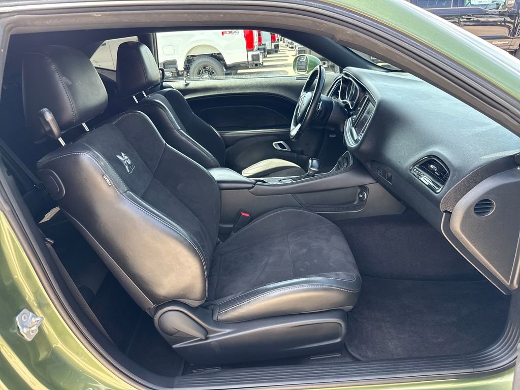 Used 2018 Dodge Challenger R/T Scat Pack w/ Leather Interior Group RWD image 24