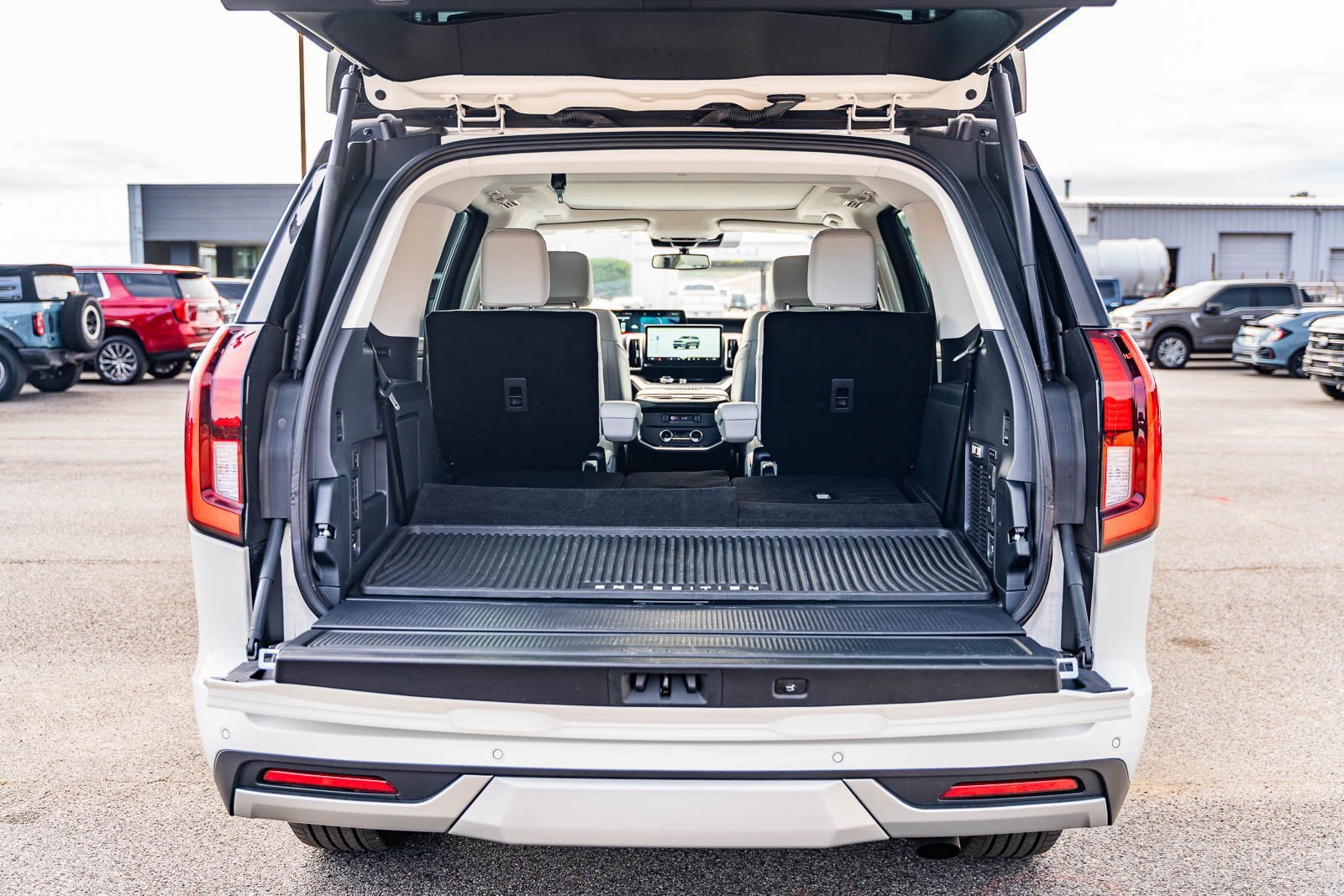 Certified 2025 Ford Expedition Platinum w/ Platinum Ultimate Package image 13