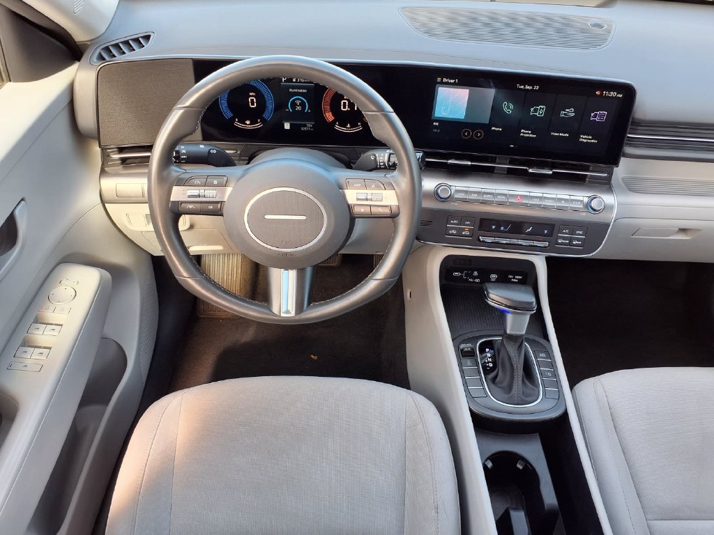Used 2025 Hyundai Kona SEL AWD/4WD image 6