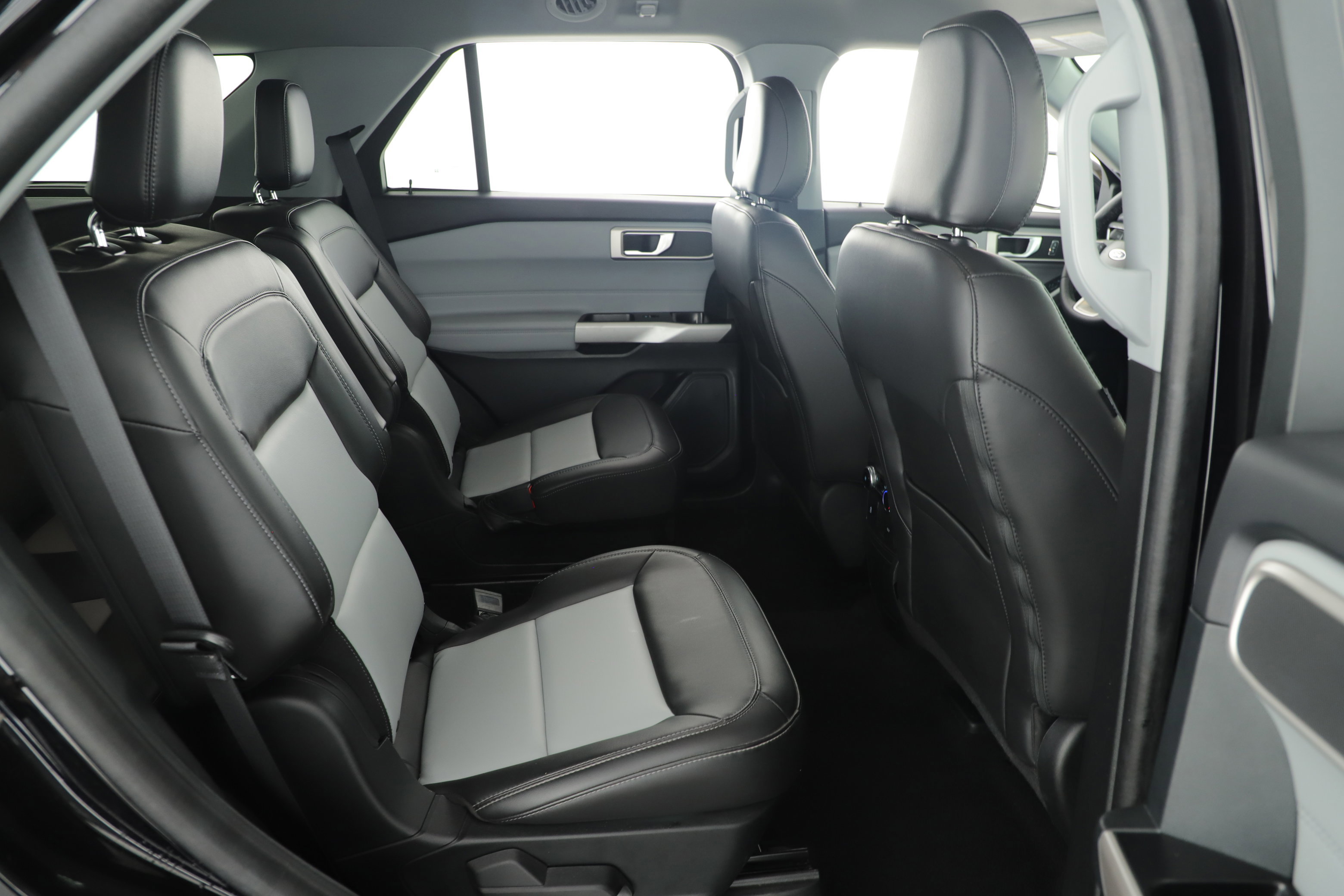 Certified 2024 Ford Explorer XLT w/ Equipment Group 202A image 23