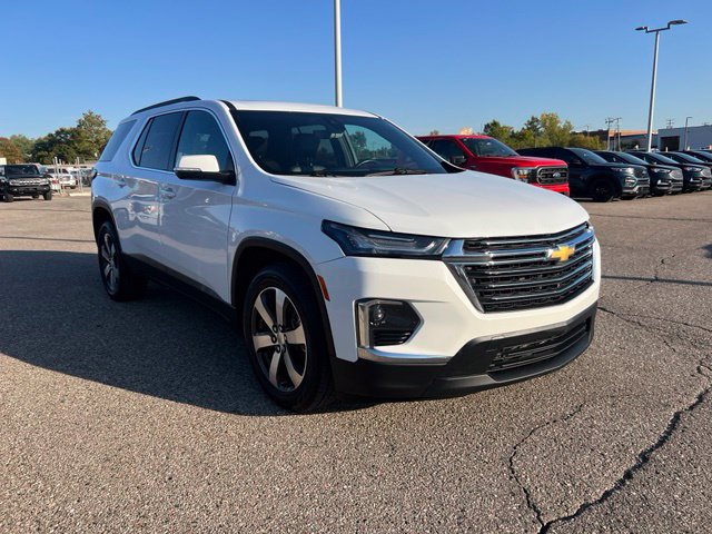 Used 2023 Chevrolet Traverse LT w/ LT Premium Package AWD/4WD image 2