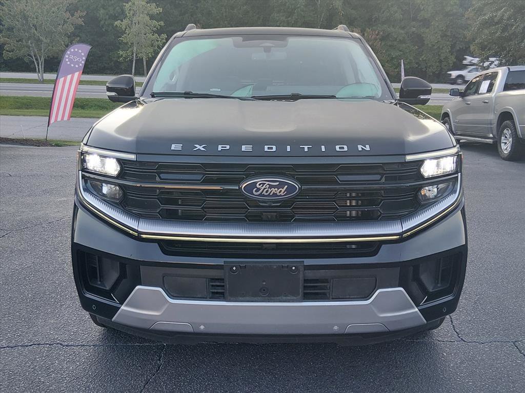 Certified 2025 Ford Expedition Max Platinum w/ Driver's Package AWD/4WD image 9