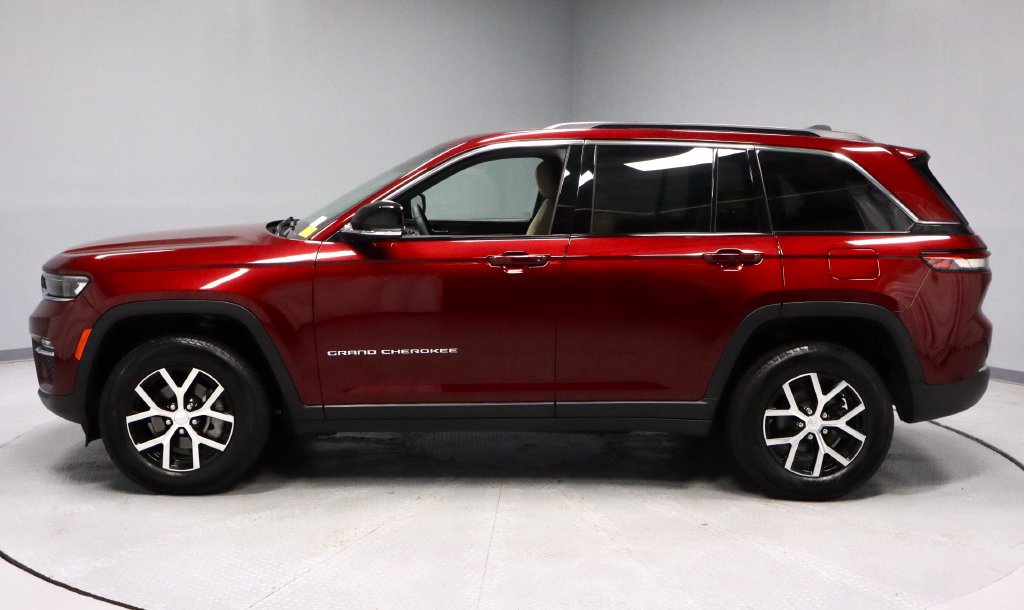 Used 2024 Jeep Grand Cherokee Limited AWD/4WD image 8
