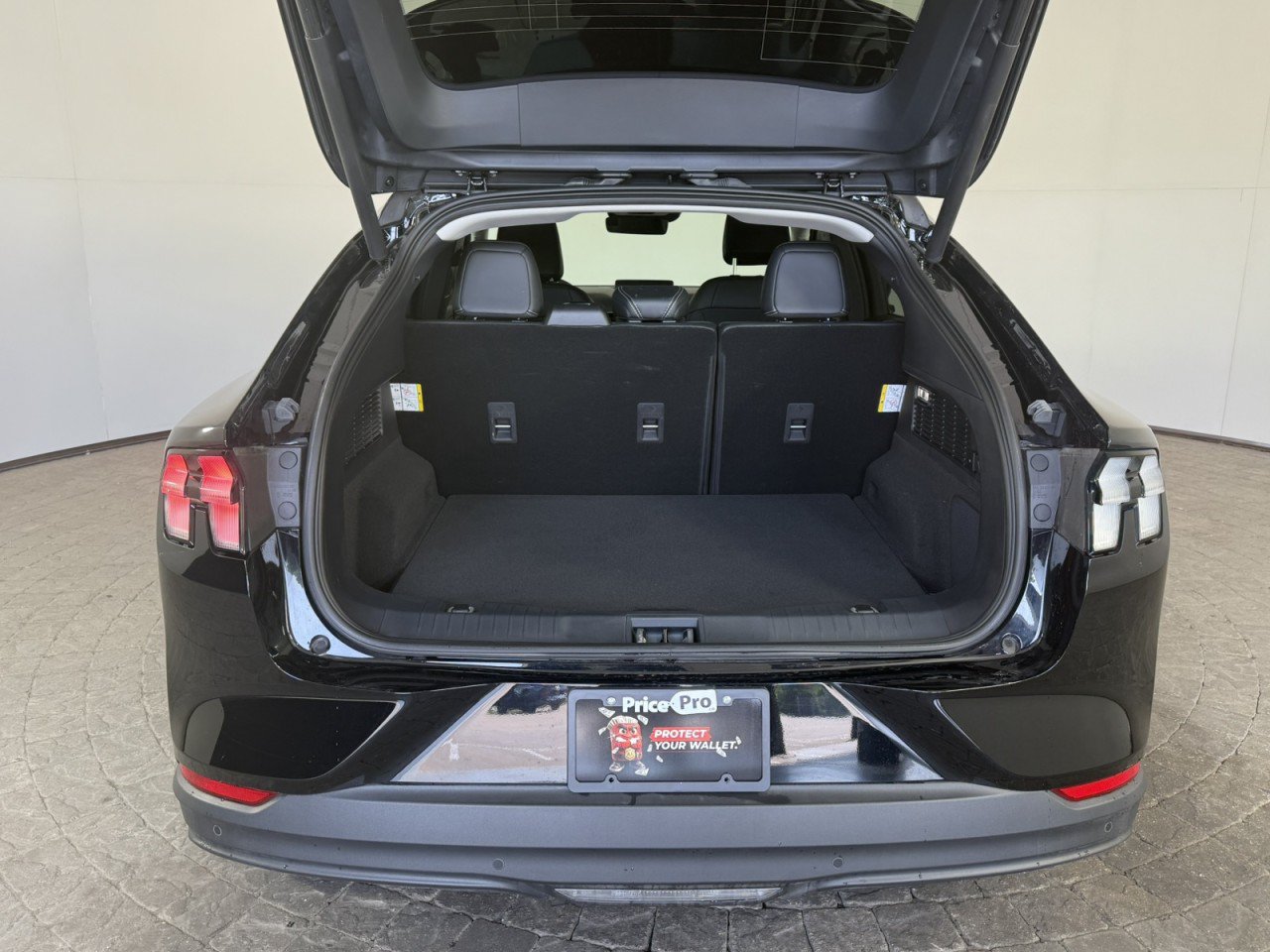 Certified 2025 Ford Mustang Mach-E Premium AWD/4WD image 7