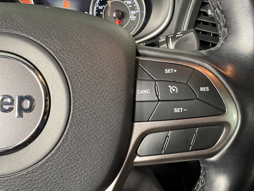 Used 2021 Jeep Cherokee Latitude Lux w/ Comfort/Convenience Group AWD/4WD image 23