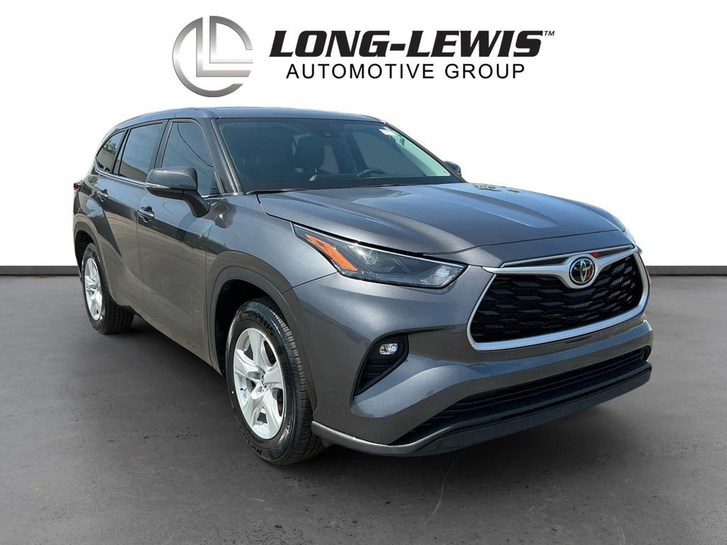 Used 2024 Toyota Highlander LE FWD image 10