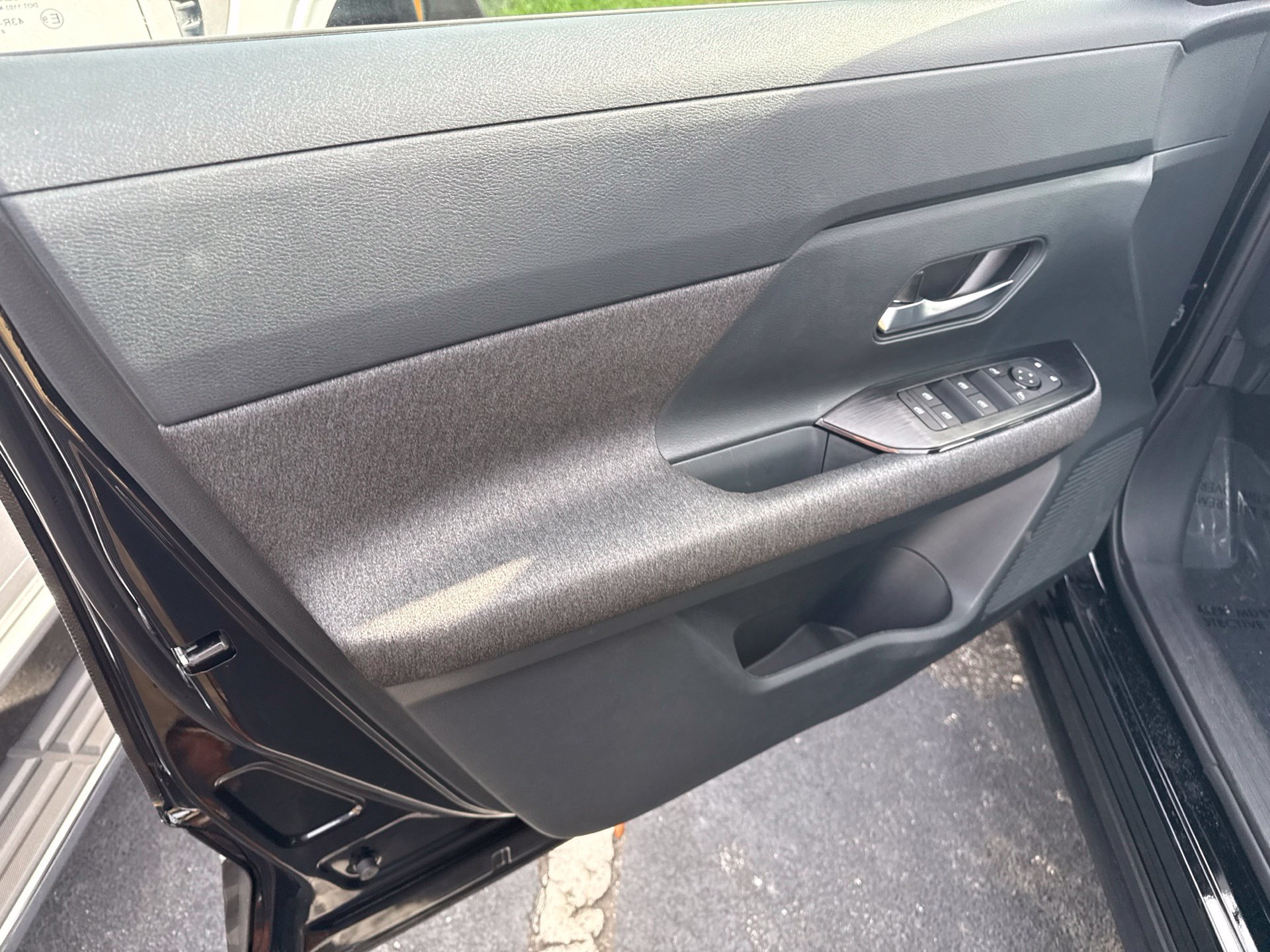 Used 2025 Nissan Kicks SV FWD image 13