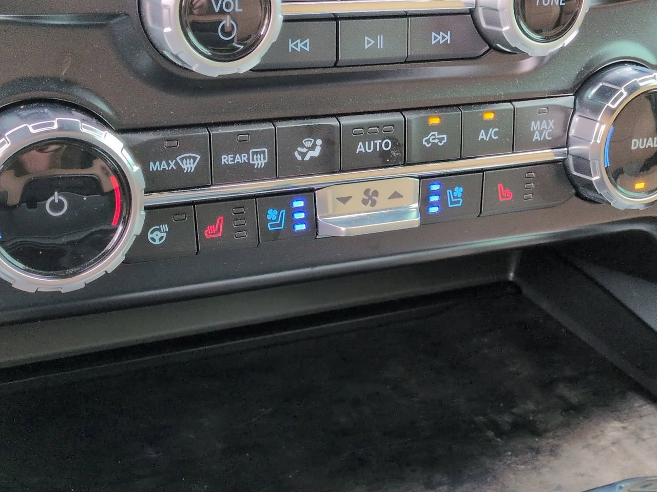 Certified 2024 Ford F350 Lariat w/ Lariat Ultimate Package image 22