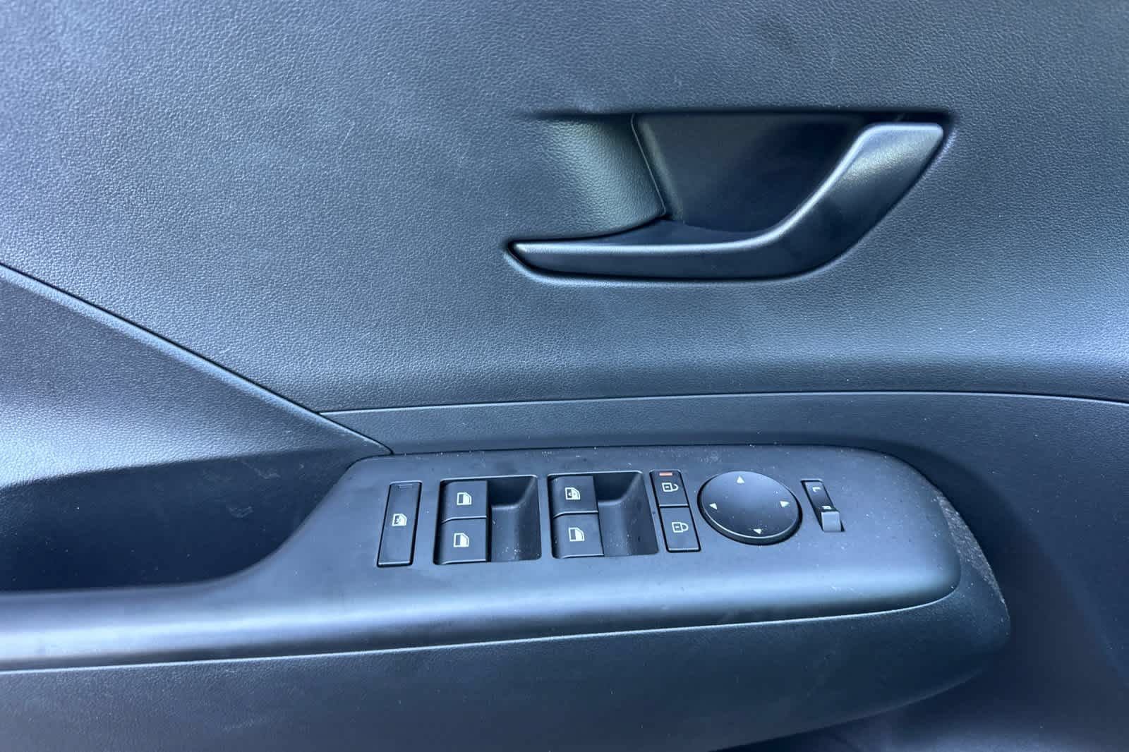 Used 2025 Hyundai Kona SEL FWD image 13