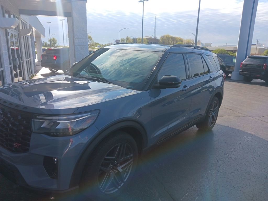Certified 2025 Ford Explorer ST AWD/4WD image 6