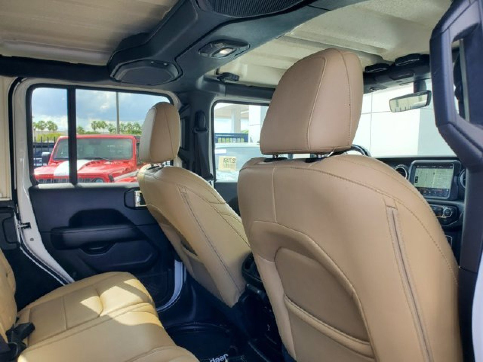 Used 2018 Jeep Wrangler Unlimited Sahara image 31