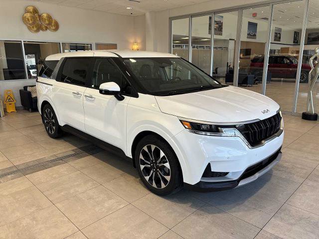 Used 2024 Kia Carnival EX image 1