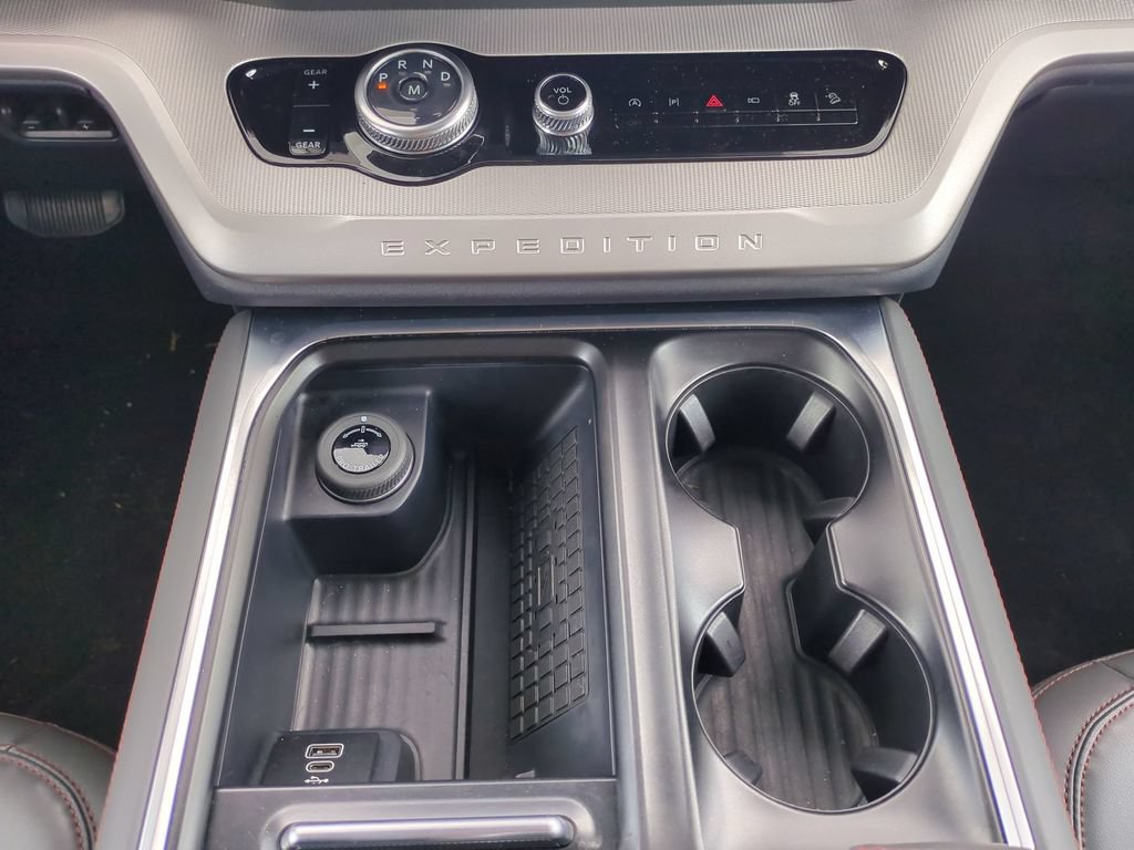 Certified 2025 Ford Expedition Active AWD/4WD image 22