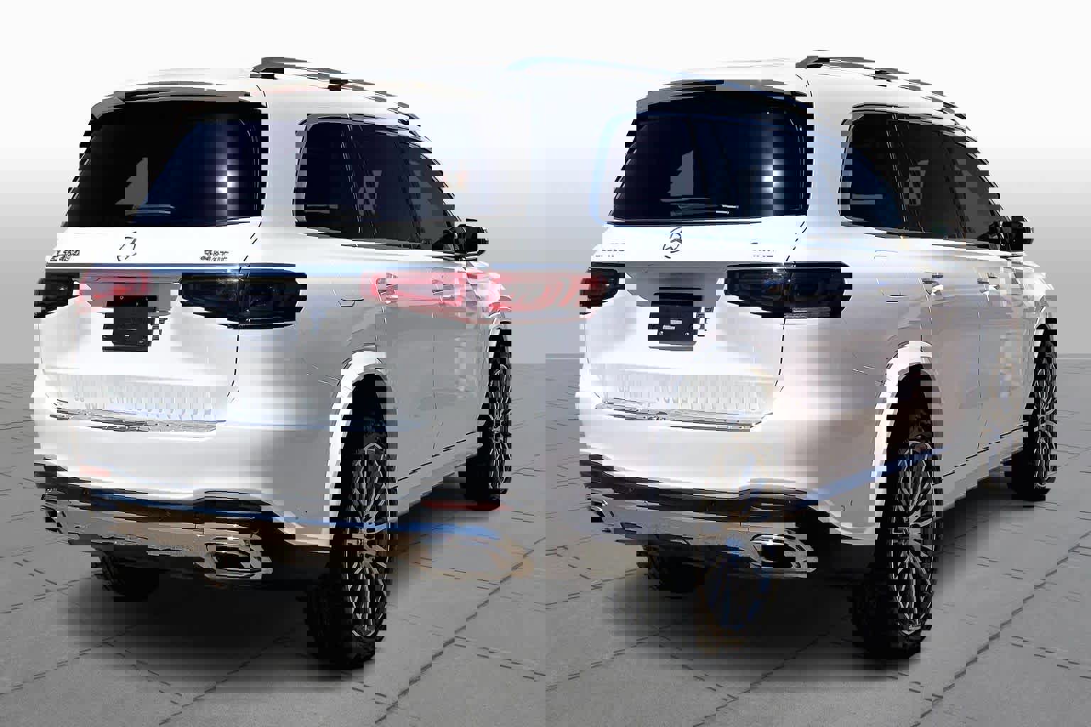 Used 2023 Mercedes-Benz GLS 450 4MATIC image 3