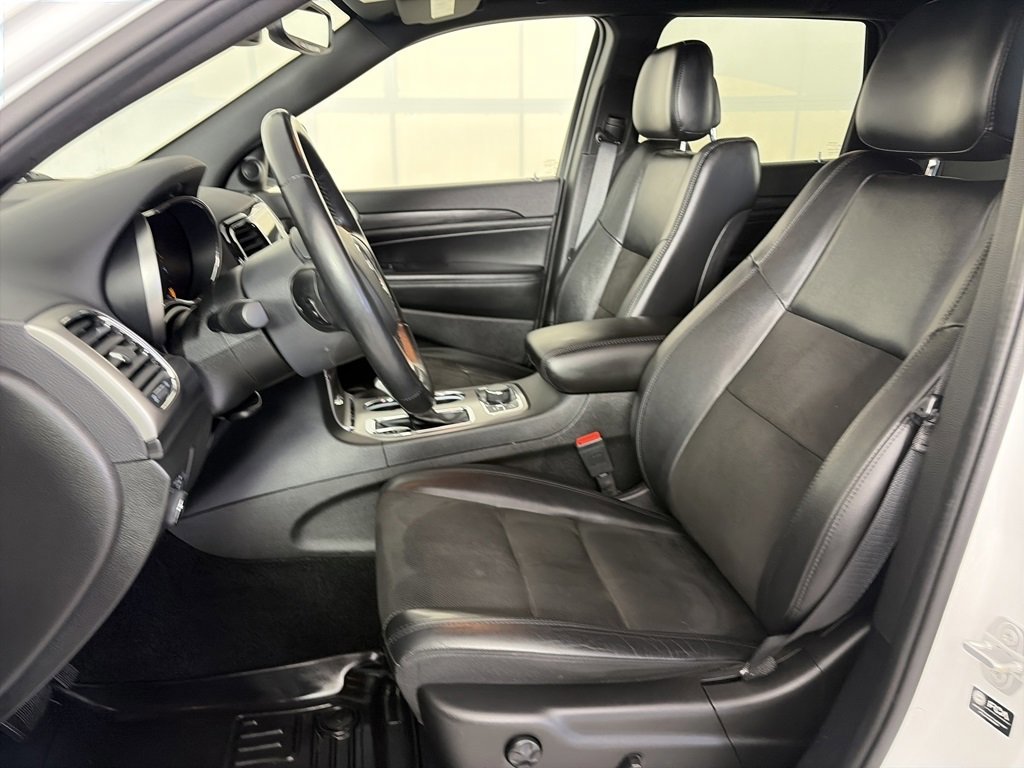 Used 2022 Jeep Grand Cherokee Laredo X image 11