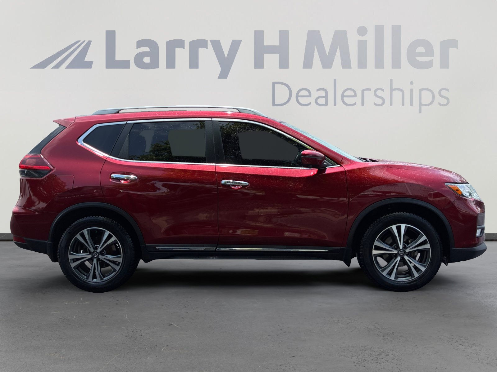 Used 2018 Nissan Rogue SL w/ Premium Package FWD image 6