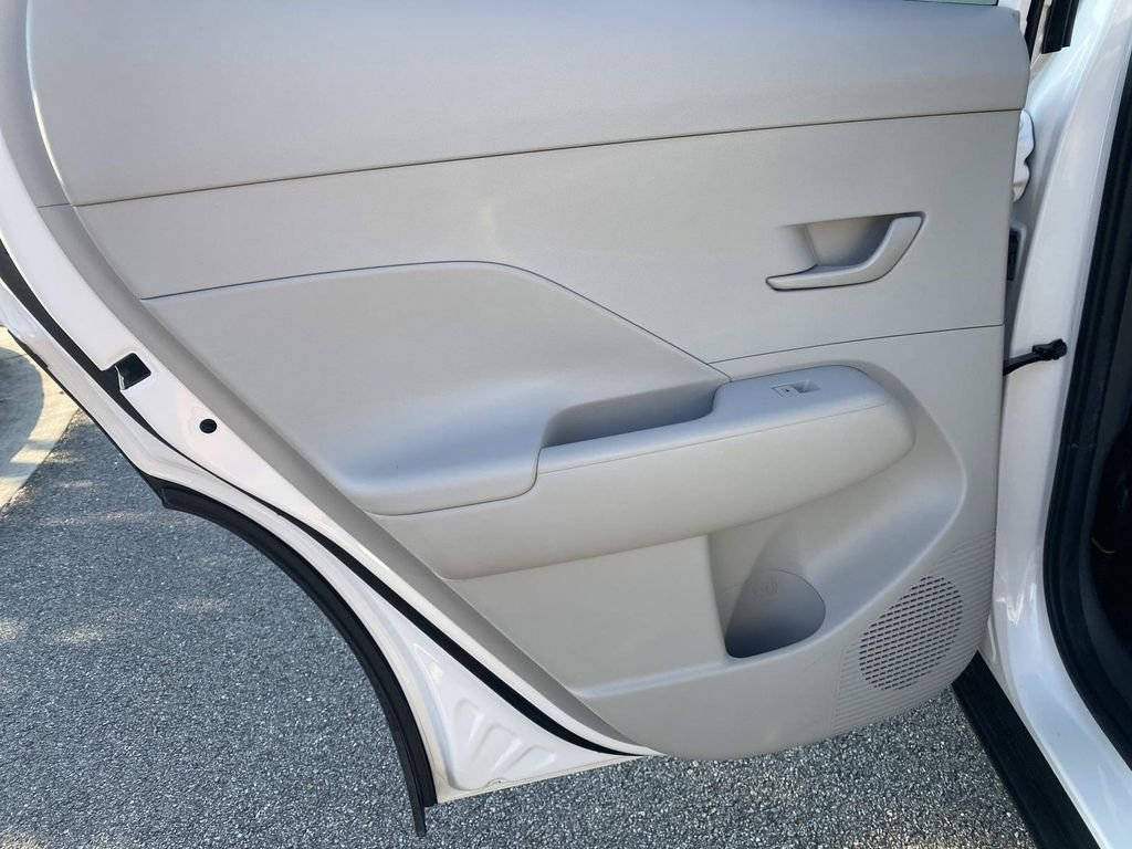 Used 2025 Hyundai Kona SEL FWD image 12