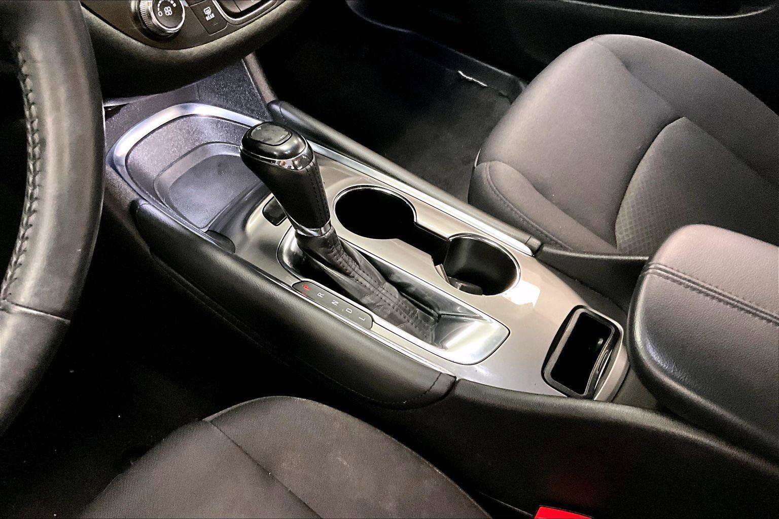 Used 2017 Chevrolet Malibu LT image 16