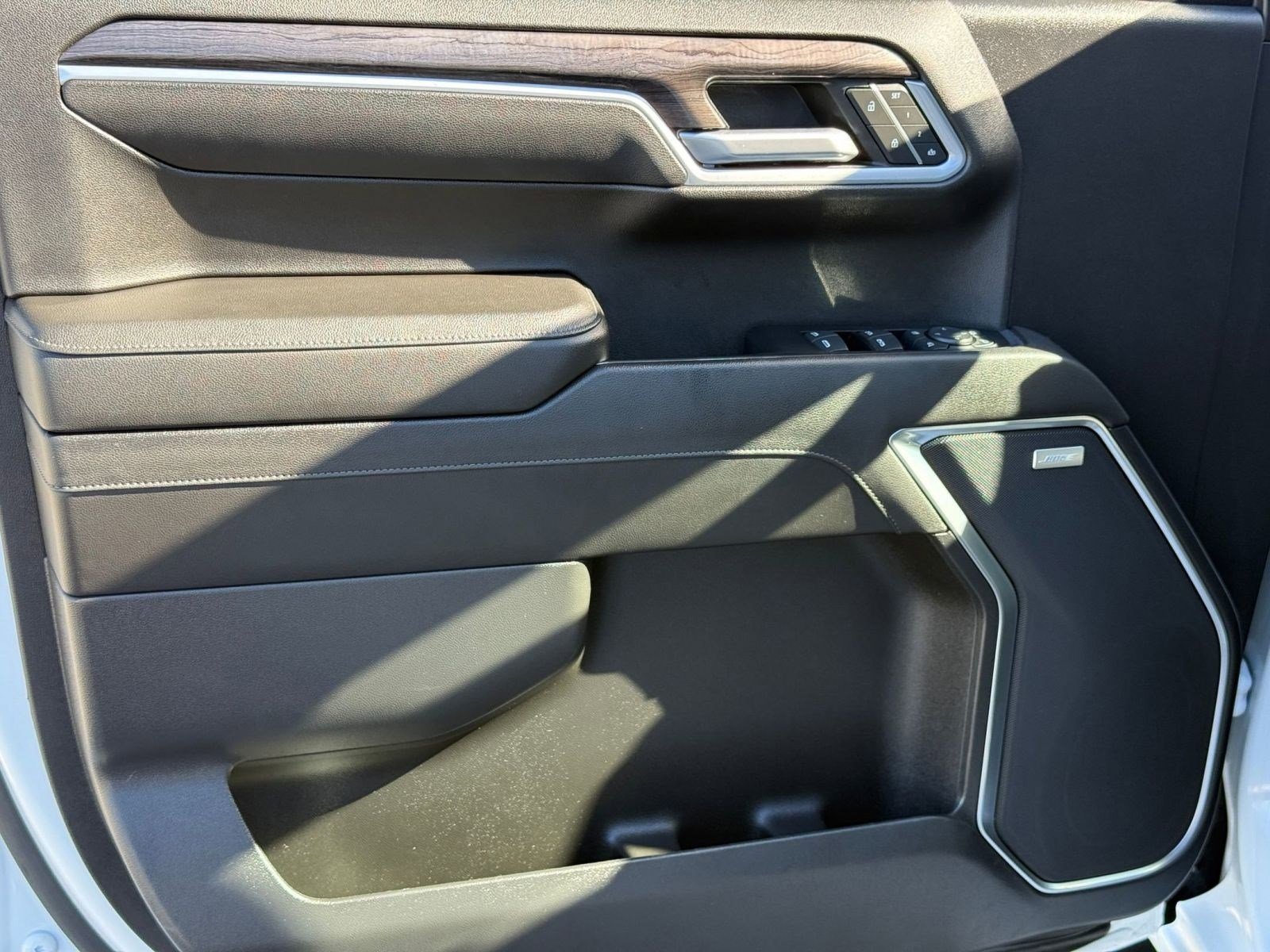 Used 2022 Chevrolet Silverado 1500 LTZ image 21